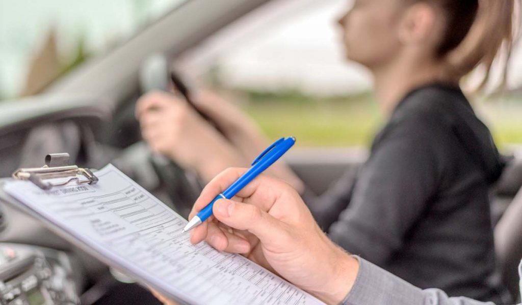 10 Reasons to Take Refresher Driving Lessons?